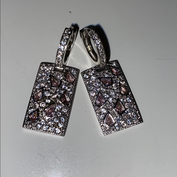 Earring - Picture 1 of 3